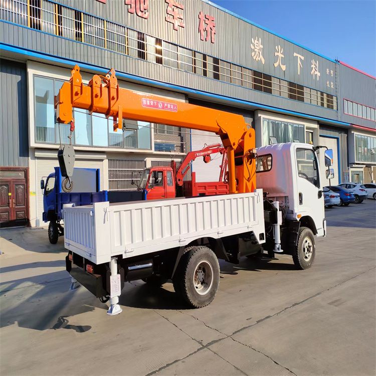 襄汾县三轮随车吊定制 农用改装机自备吊中瑞长期出售